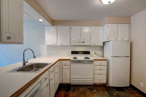 Floor plan for 2 beds, 1 bath, 661 sqft